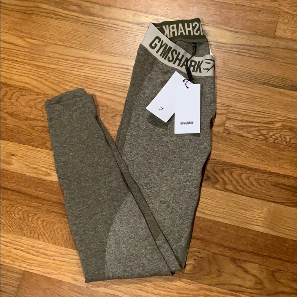 Gym shark leggings